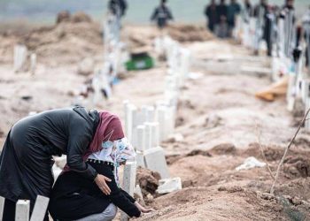 Türkiye'deki depremlerden sonra aileler, hiçbir zaman bulunamayacak sevdiklerinin yasını tutuyor