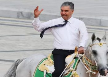 Türkmenistan eski lideri için kent inşa edecek: Arkadağ kentine 5 milyar dolar harcanacak