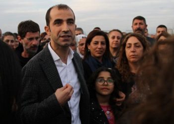 Üç aydır tutuklu bulunan DBP Eş Genel Başkanı Keskin Bayındır, cezaevinden çıktı