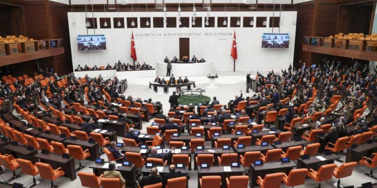 Üç vekilin dokunulmazlık dosyası yarın genel kurulda