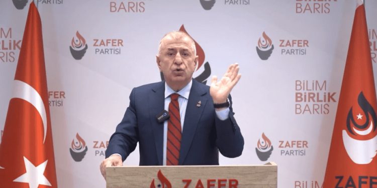 Zafer Partisi Genel Başkanı Ümit Özdağ, cumhurbaşkanı adayı olarak Sinan Oğan’ı destekleyeceklerini açıkladı.