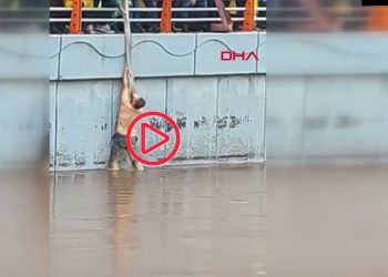 Urfa'da bir kişi sel sularından yüzerek kurtuldu