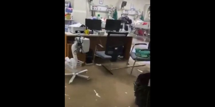 Urfa’da hastaneyi sel bastı, hastalar tahliye edildi