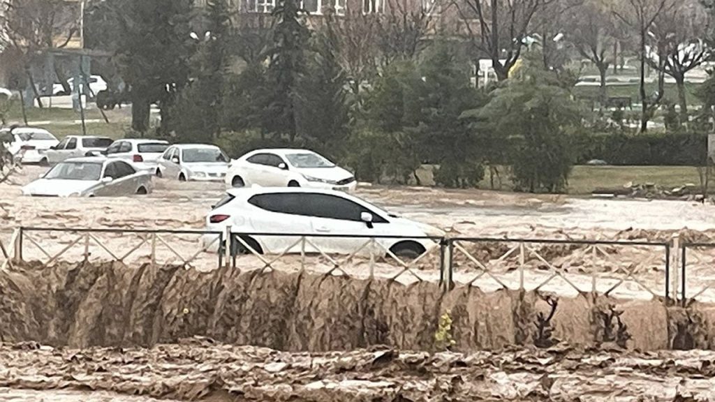 Urfa'da merkez ilçelerdeki okullar eğitime başlıyor