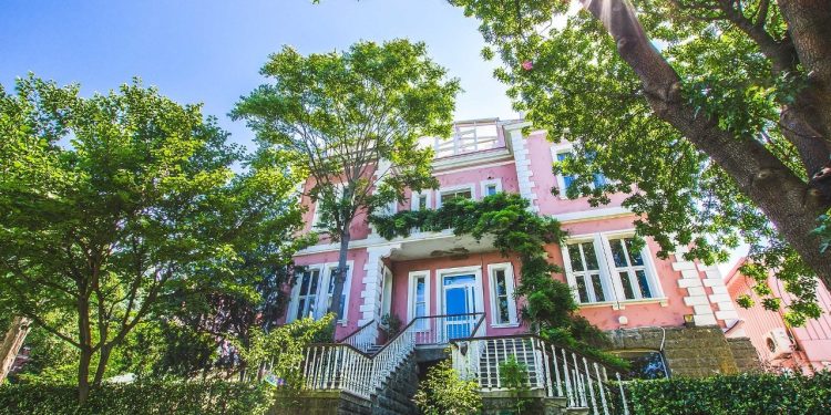 Üsküdar Amerikan Lisesi, 'Nazi selamı' için Ulus Musevi Lisesi'nden özür diledi