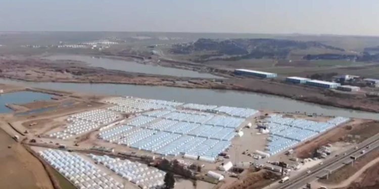 Uyarılara rağmen nehir kıyısına kurulan çadır kent tahliye edildi, 125 milyon lira boşa gitti