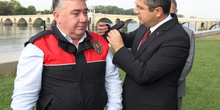 Uyuşturucu şebekesine yardım iddiasıyla mahkemeye sevk edilen emniyet müdür yardımcısı adli kontrol şartıyla serbest kaldı