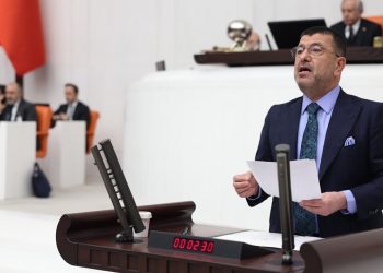 Veli Ağbaba: Deprem bir ayı geçti, hala çadır yok
