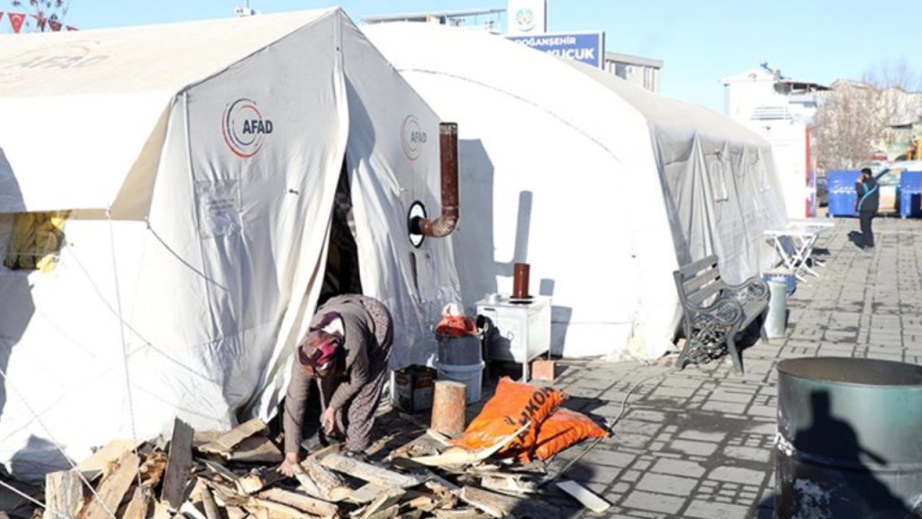 Veteriner hekim, çadırda kurduğu sobadan zehirlenerek yaşamını yitirdi