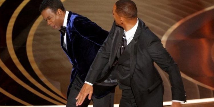 Will Smith'in tokat attığı Chris Rock: Smith’i çığlıklar atarken görmek için Emancipaton izliyorum