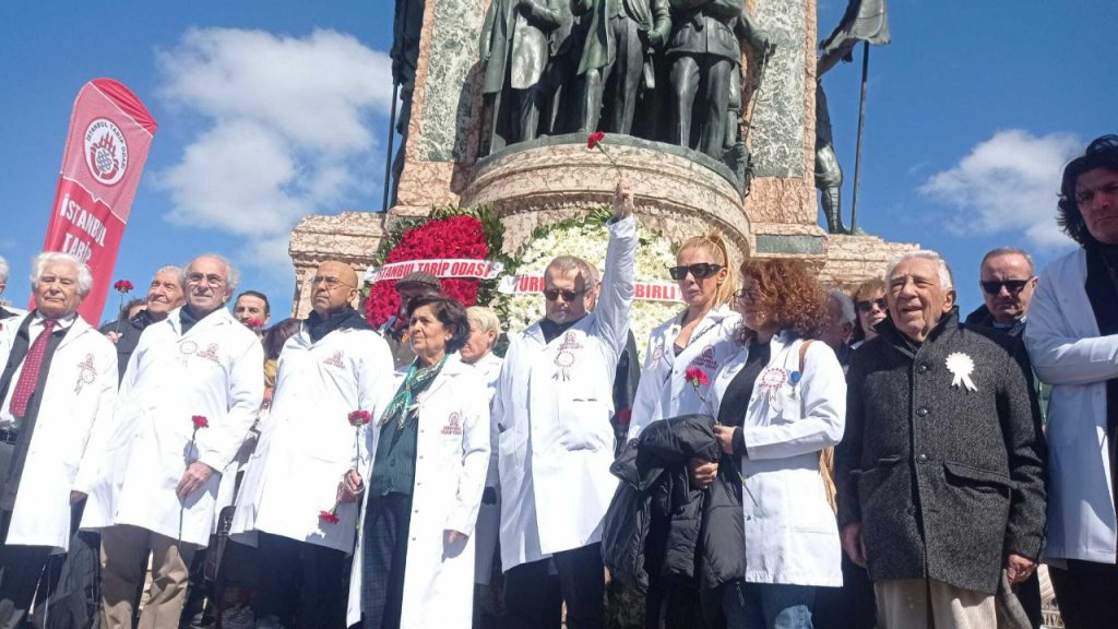 Hekimlerden 14 Mart Tıp Bayramı'nda buruk kutlama: 'Yastayız, 19 Mart'ta sessiz yürüyüş gerçekleştireceğiz'