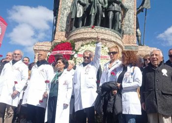 Hekimlerden 14 Mart Tıp Bayramı'nda buruk kutlama: 'Yastayız, 19 Mart'ta sessiz yürüyüş gerçekleştireceğiz'