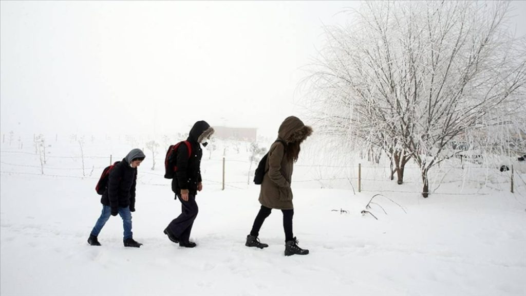 Yozgat'ta eğitime kar engeli: Okullar bir gün tatil edildi