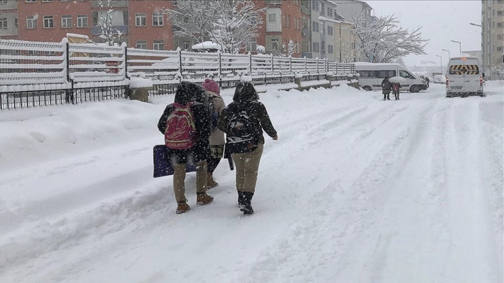 Yozgat'ta kar yağışı nedeniyle eğitime bir gün ara verildi