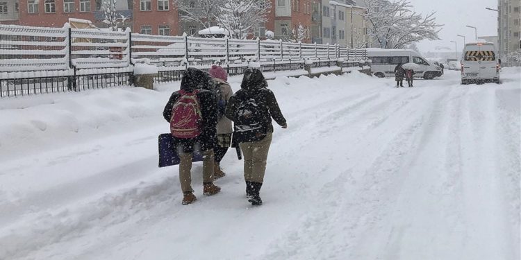 Yozgat'ta kar yağışı nedeniyle eğitime bir gün ara verildi
