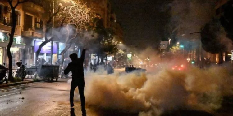 Yunanistan'da 46 kişinin öldüğü tren kazası sonrası protesto gösterileri