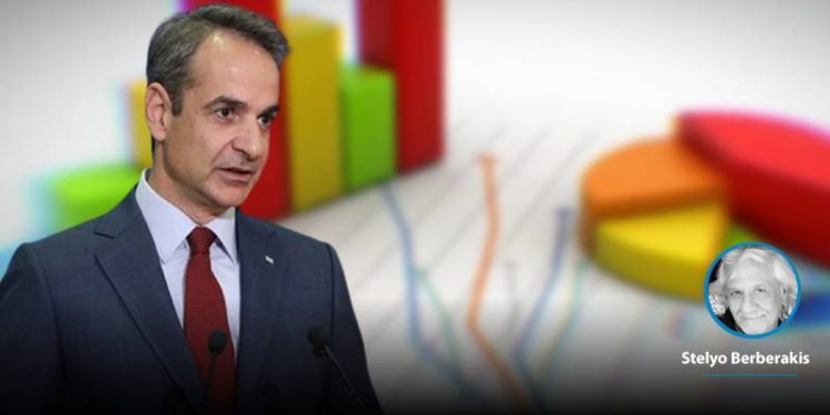 Yunanistan'da anketler tren kazasının Miçotakis hükûmetini sarstığını gösteriyor