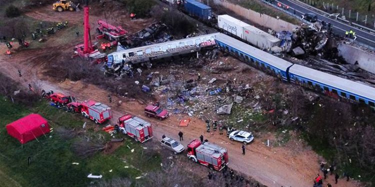 Yunanistan'da en az 40 kişinin öldüğü tren kazasının ardından Ulaştırma Bakanı Karamanlis istifa etti