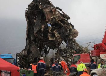 Yunanistan'da en az 43 kişinin hayatını kaybettiği tren kazası sonucu demiryolu işçilerinden grev kararı