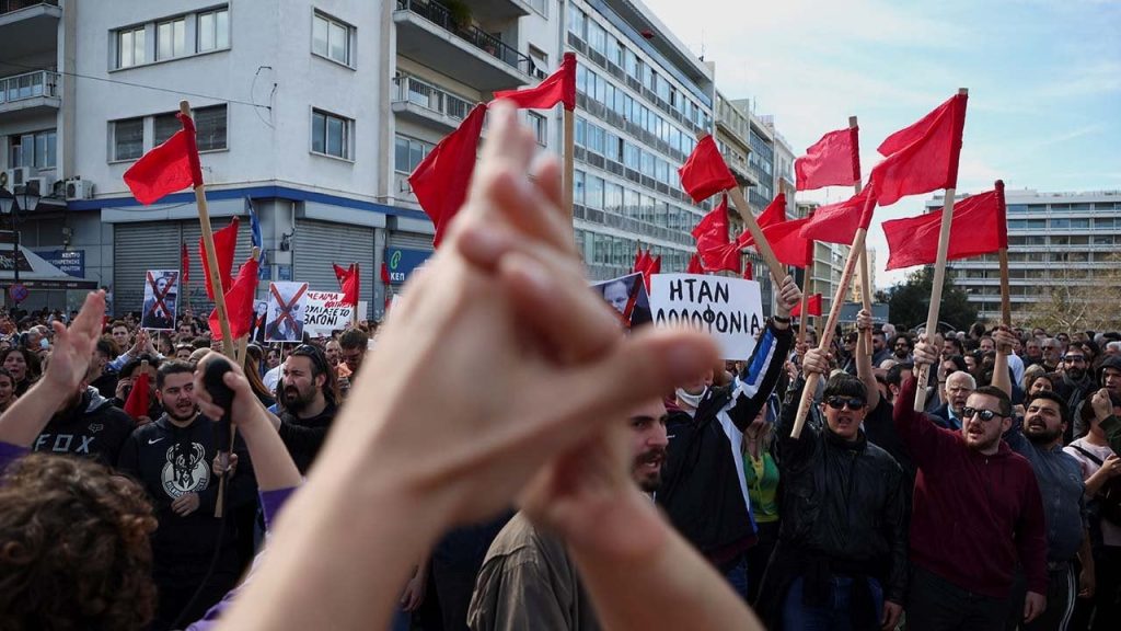 Yunanistan'da grevler büyüyor: Demiryolu işçilerinin grevine liman işçileri ve kamu işçileri de katıldı