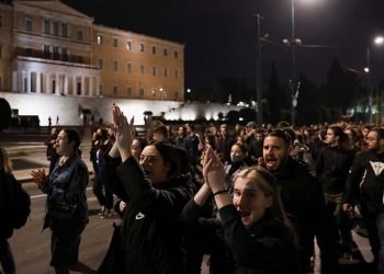 Yunanistan'da tren kazası sonrası protestolar: 'Acı öfkeye dönüştü' diyen işçiler greve gidiyor