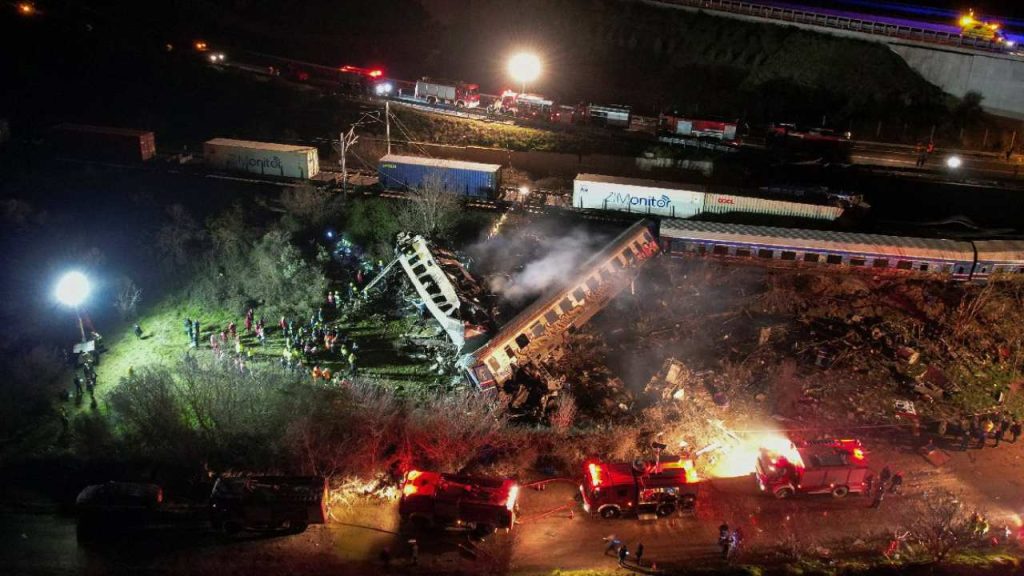 Yunanistan'da tren kazasında 36 kişi hayatını kaybetti: 1 kişi gözaltında