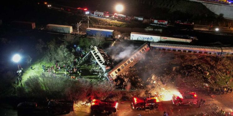 Yunanistan'da tren kazasında 36 kişi hayatını kaybetti: 1 kişi gözaltında