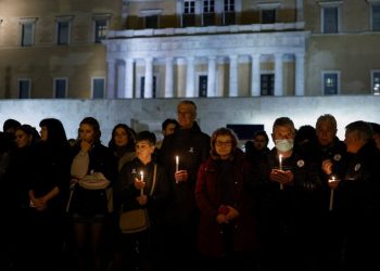 Yunanistan'da tren kazasında ölenler için 'sessiz eylem'