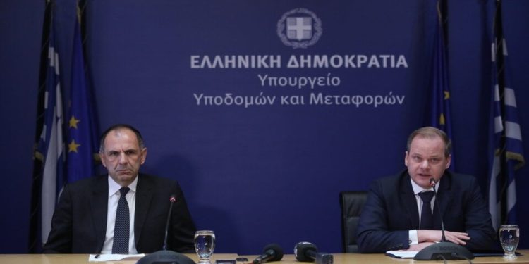 Yunanistan'da tren kazasının ardından yeni Ulaştırma Bakanı göreve başladı