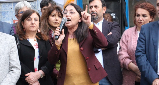 ‘Yeşil Sol Parti geliyor, özgürlüğün yolu açılıyor’