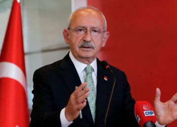 Seccadeye Bastığı İçin Eleştirilen Kılıçdaroğlu: “Seccadeyi Görmedim, Operasyon Yapıyorlar”