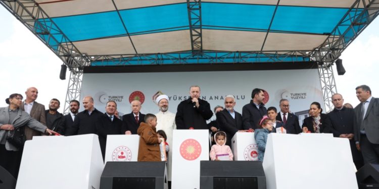 “Derdi Kürtler Olanın Yapacağı Silah Bırakmaktır”