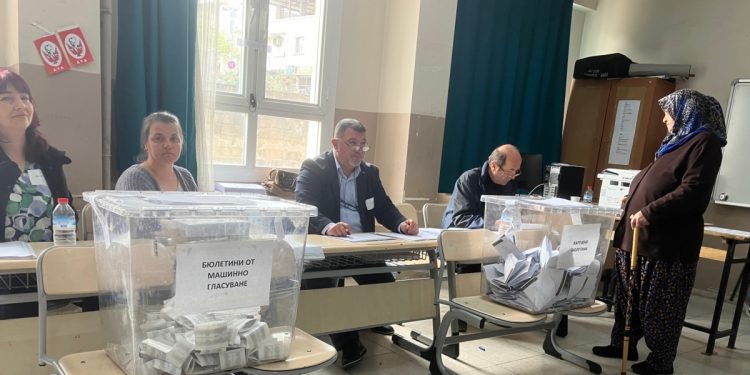 Soydaşlar Bulgaristan Seçimleri İçin Sandık Başındaydı