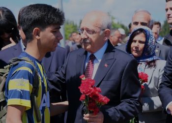 Kılıçdaroğlu Bayramı Depremzedelerle Geçirdi