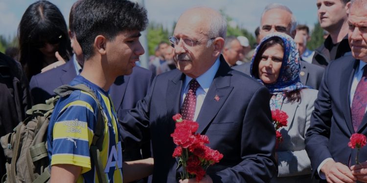 Kılıçdaroğlu Bayramı Depremzedelerle Geçirdi