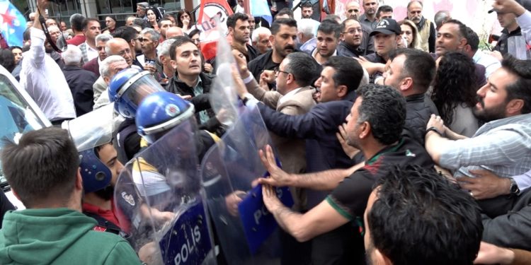 Operasyonlar Diyarbakır’da Protesto Edildi