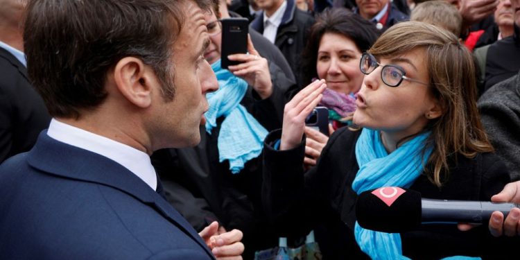 Fransa Cumhurbaşkanı Macron, emeklilik reformu sonrası ilk gezisinde yuhalandı