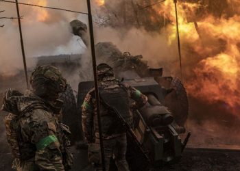 Ukrayna Bahmut’un bazı bölgelerinden çekildi, Rus güçleri kenti almak için bastırıyor