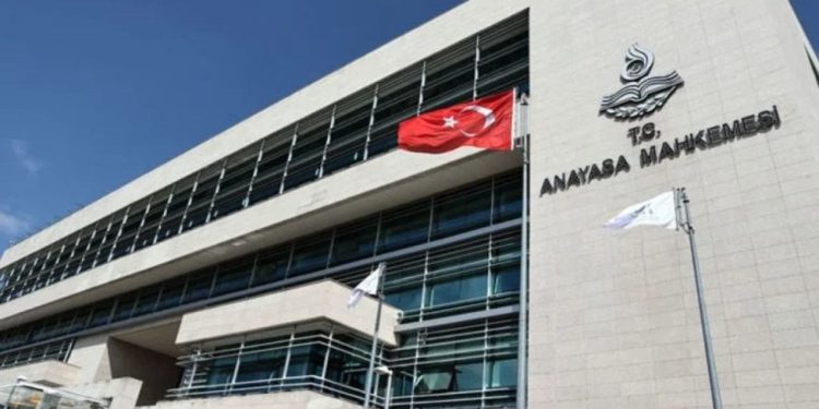 15 Temmuz'a 'tezgah' dediği için işten atıldı: Anayasa Mahkemesi kararında 'iltisak' gerekçe