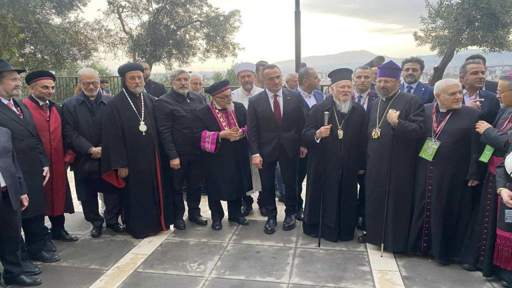 3 semavi dinin ruhanileri Hatay'da: Yaraları birlikte sarmak üzere kardeşliğimiz ortaya koyuyoruz