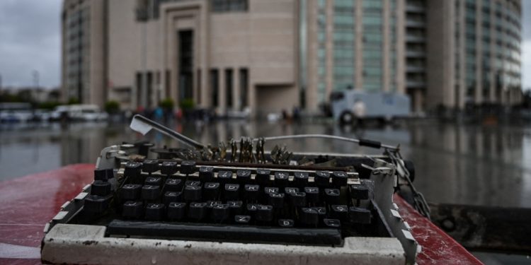 Tutuklu Gazeteciler Hakkında 10 Ay Sonra Dava Açıldı