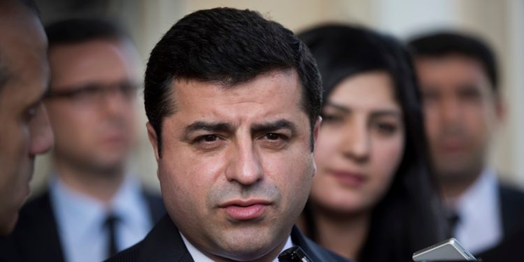 Selahattin Demirtaş: “Kılıçdaroğlu’na Gönülden Destek Verilmesini Arzu Ederim”
