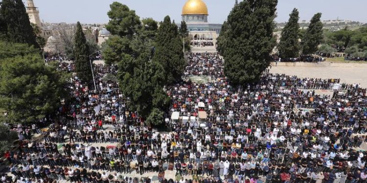 60 binden fazla Filistinli Mescid-i Aksa'da buluştu