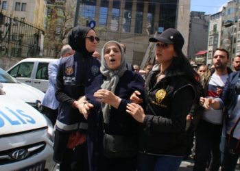 Cumartesi Anneleri’nin eyleminde 17 gözaltı: Suç işliyorsunuz