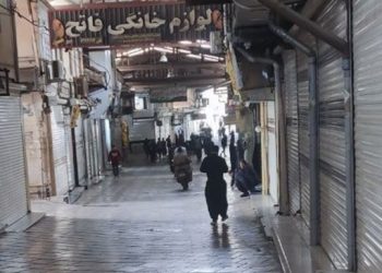 Kimyasal saldırıları kepenk kapatarak protesto ettiler