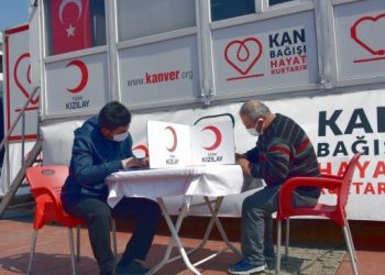 Kan stoğu tükenen Kızılay’a binlerce TL’lik maaş tepkisi