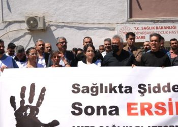 Sağlıkçılar öldürülen meslektaşlarını andı