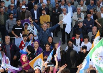 Yeşil Sol dört bir yanda halkla buluştu: AKP’nin son demleri