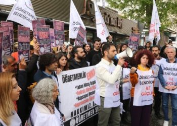 ‘Depremzede öğretmenler işsiz kaldı’