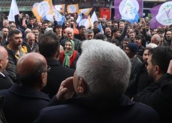 Kanîreş’te seçim büro açılışı mitinge dönüştü